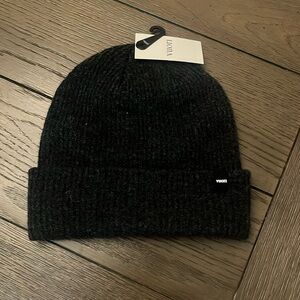 Vuori Douglas beanie NWT